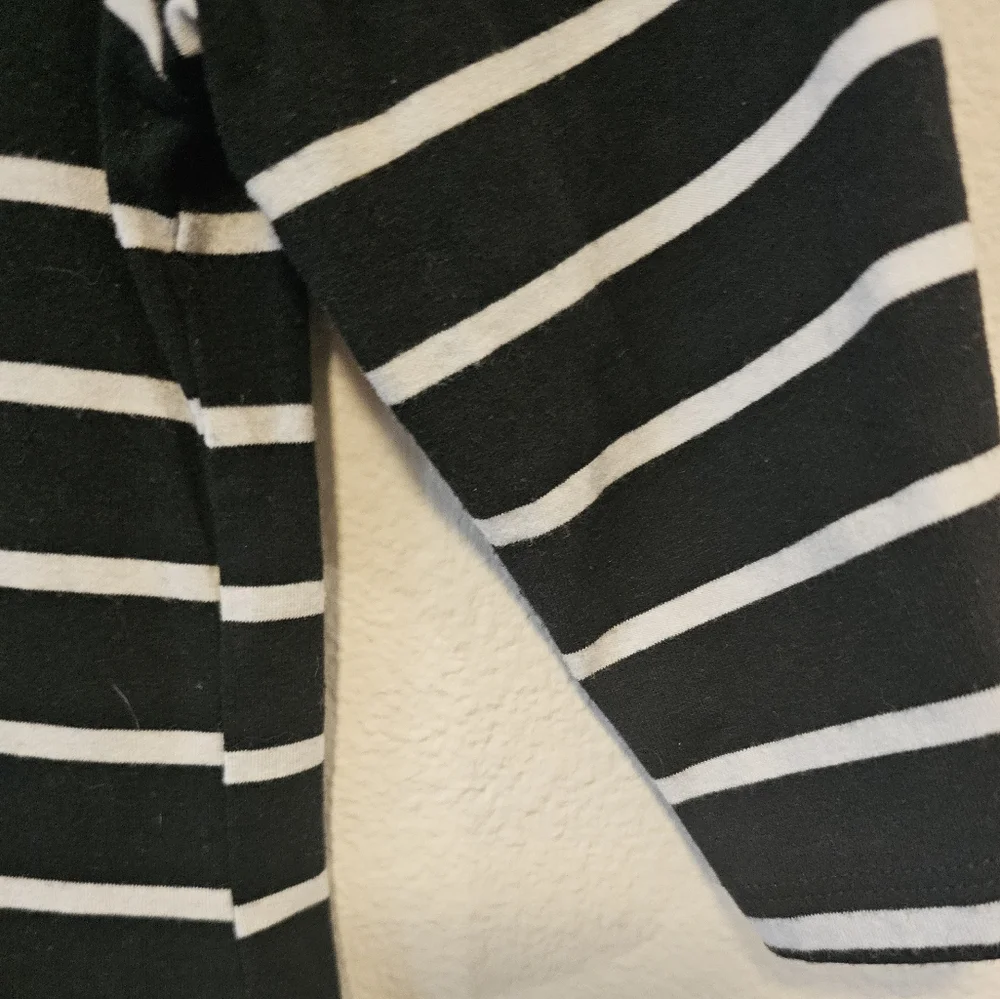 Size Large Heart Hip brand Black & White Stripe T-shirt